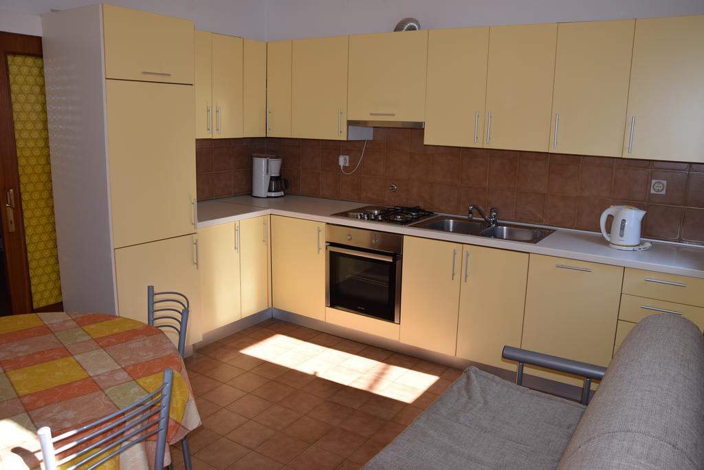 Apartment Marija With Terrace Brseč Rum bild